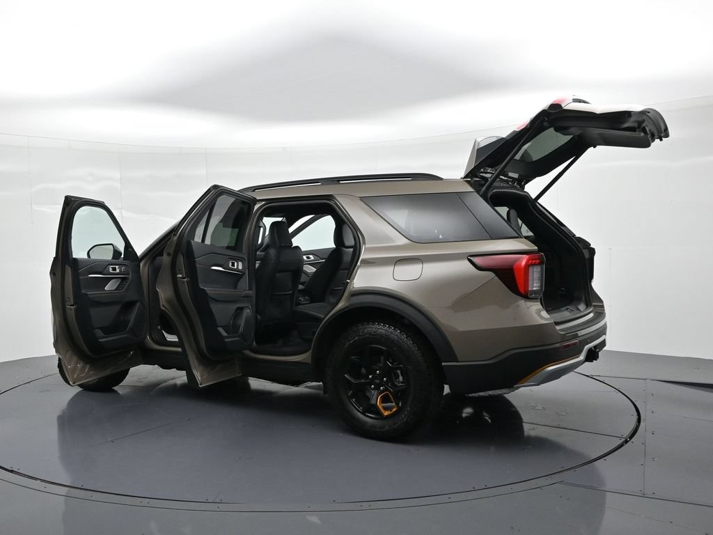 Ford Explorer Vehicle Full-screen Gallery Image 24