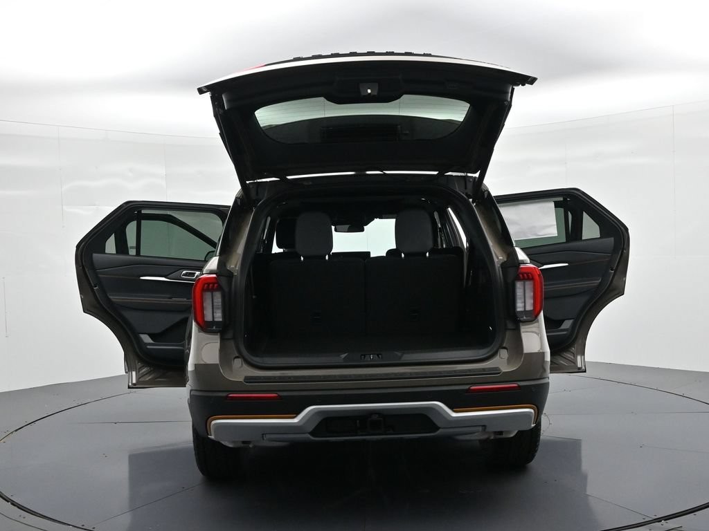 Ford Explorer Vehicle Full-screen Gallery Image 26