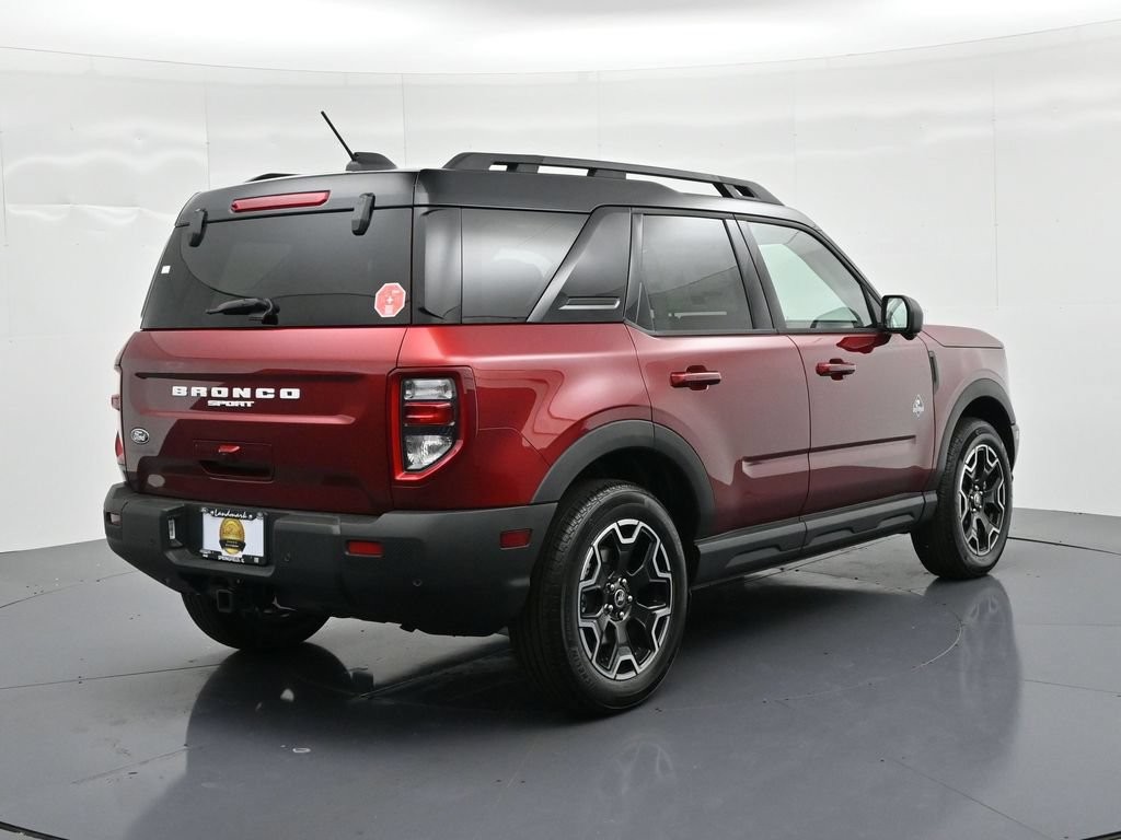 Ford Bronco Sport Vehicle Full-screen Gallery Image 6