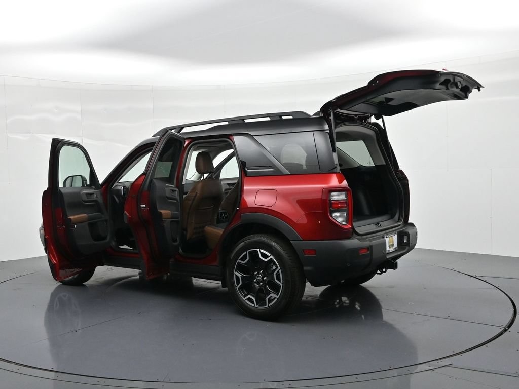 Ford Bronco Sport Vehicle Full-screen Gallery Image 24