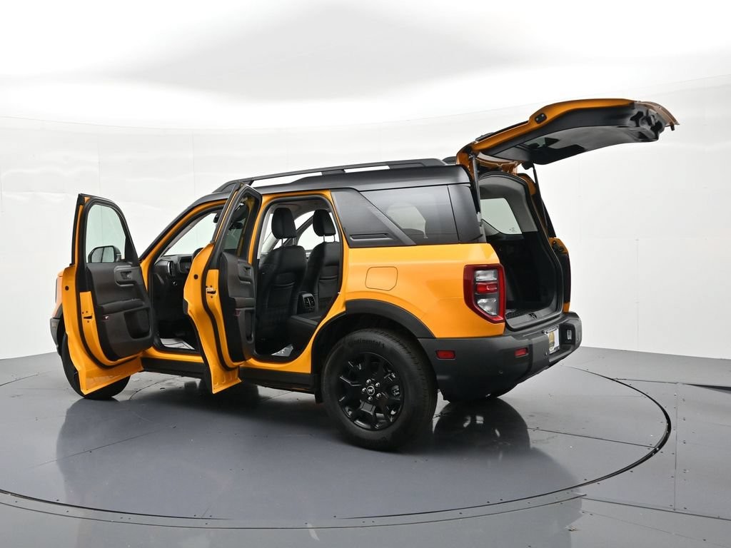 Ford Bronco Sport Vehicle Full-screen Gallery Image 24