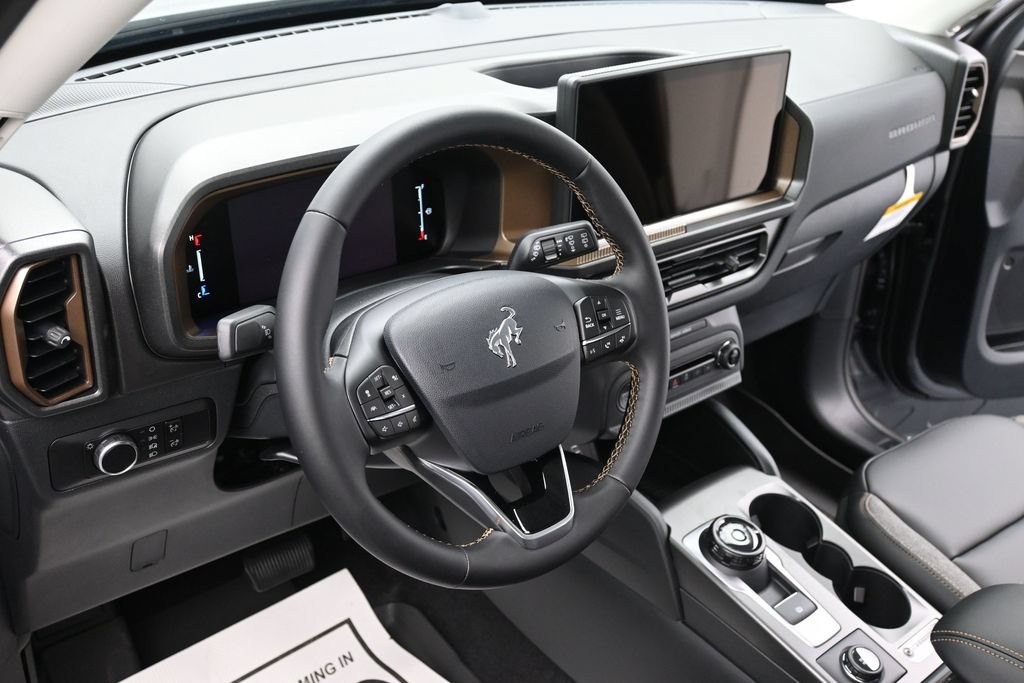 Ford Bronco Sport Vehicle Full-screen Gallery Image 15