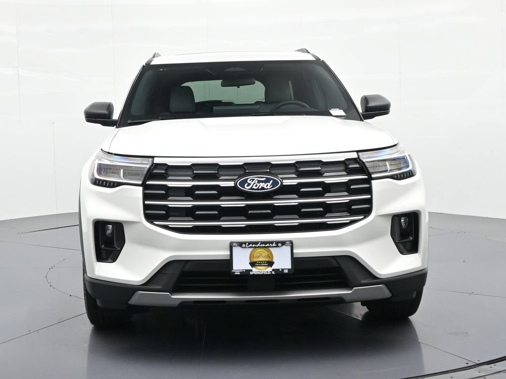 Ford Explorer Vehicle Full-screen Gallery Image 3