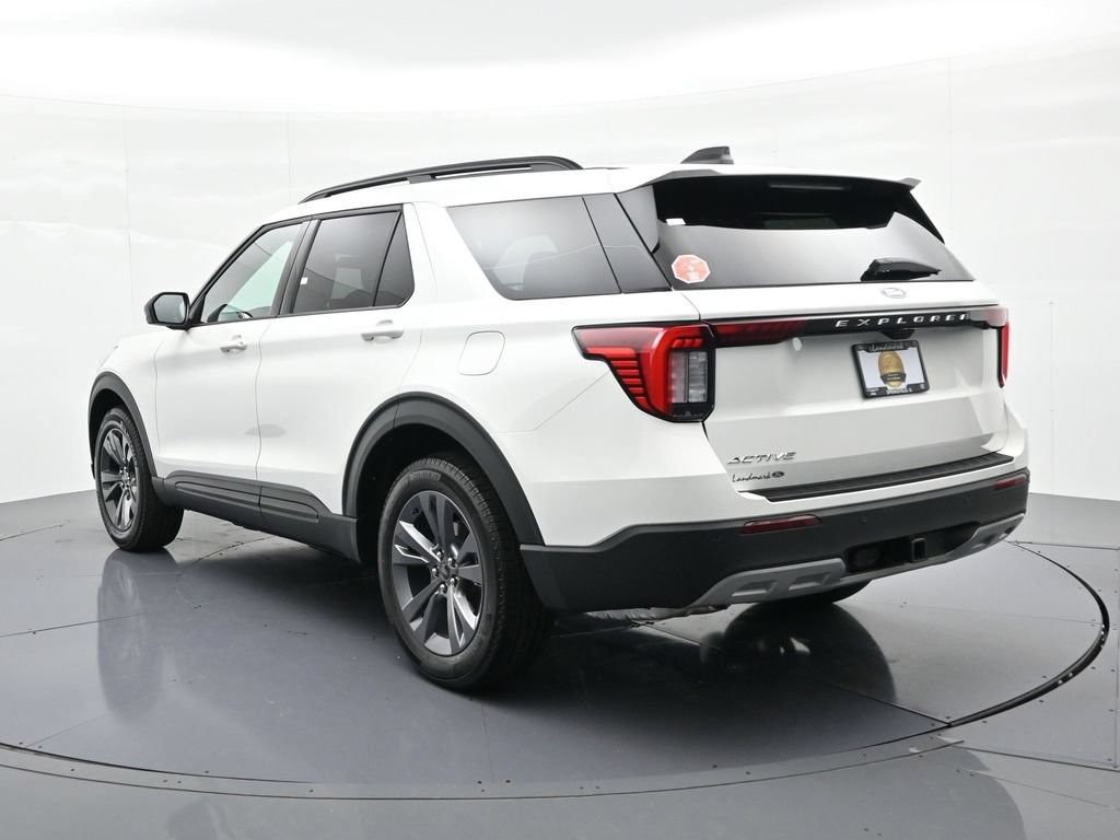 Ford Explorer Vehicle Full-screen Gallery Image 8