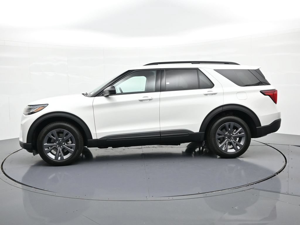 Ford Explorer Vehicle Full-screen Gallery Image 9