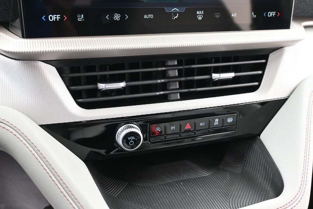 Ford Explorer Vehicle Full-screen Gallery Image 10