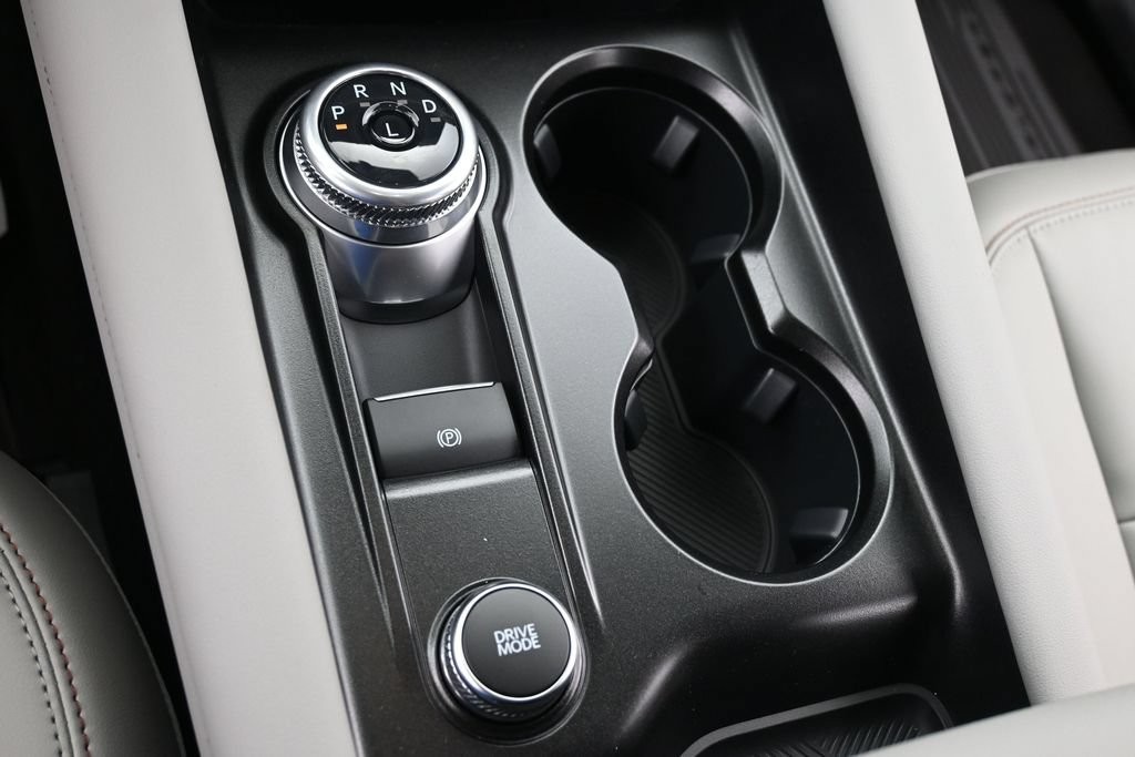 Ford Explorer Vehicle Full-screen Gallery Image 11