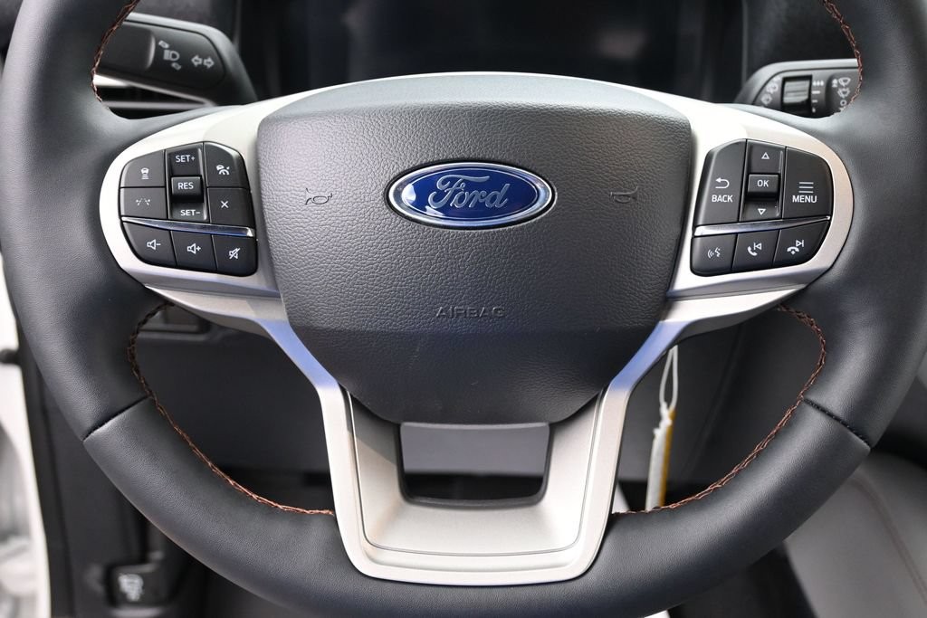 Ford Explorer Vehicle Full-screen Gallery Image 12
