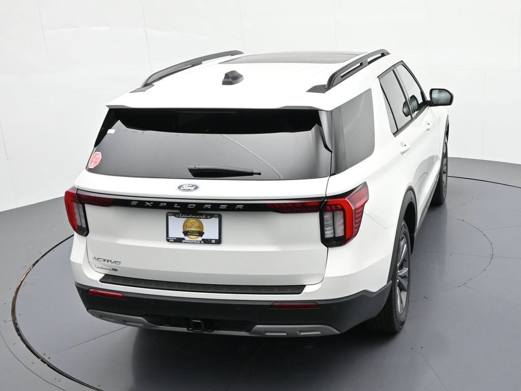 Ford Explorer Vehicle Full-screen Gallery Image 15