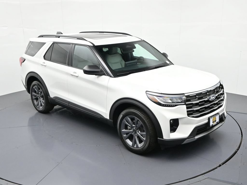 Ford Explorer Vehicle Full-screen Gallery Image 18