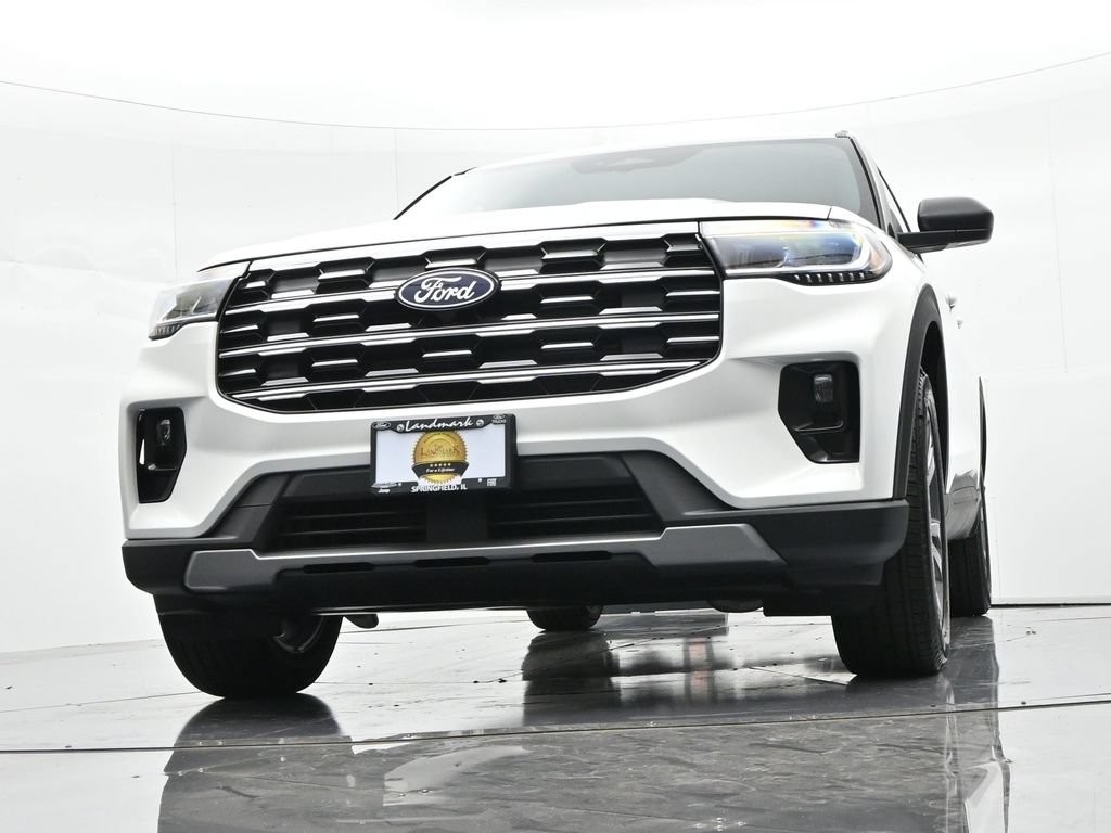 Ford Explorer Vehicle Full-screen Gallery Image 19