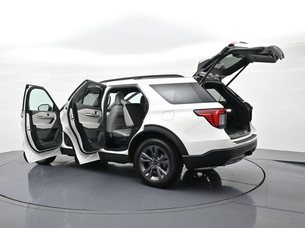 Ford Explorer Vehicle Full-screen Gallery Image 24