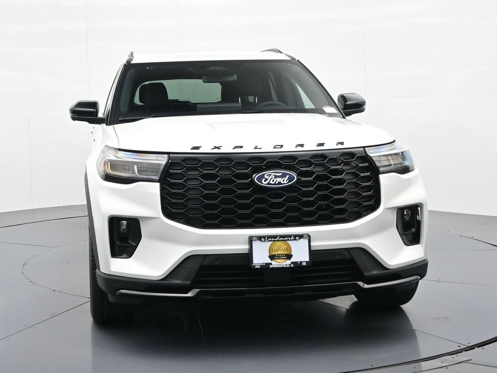 Ford Explorer Vehicle Full-screen Gallery Image 3
