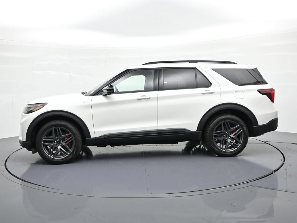 Ford Explorer Vehicle Full-screen Gallery Image 9
