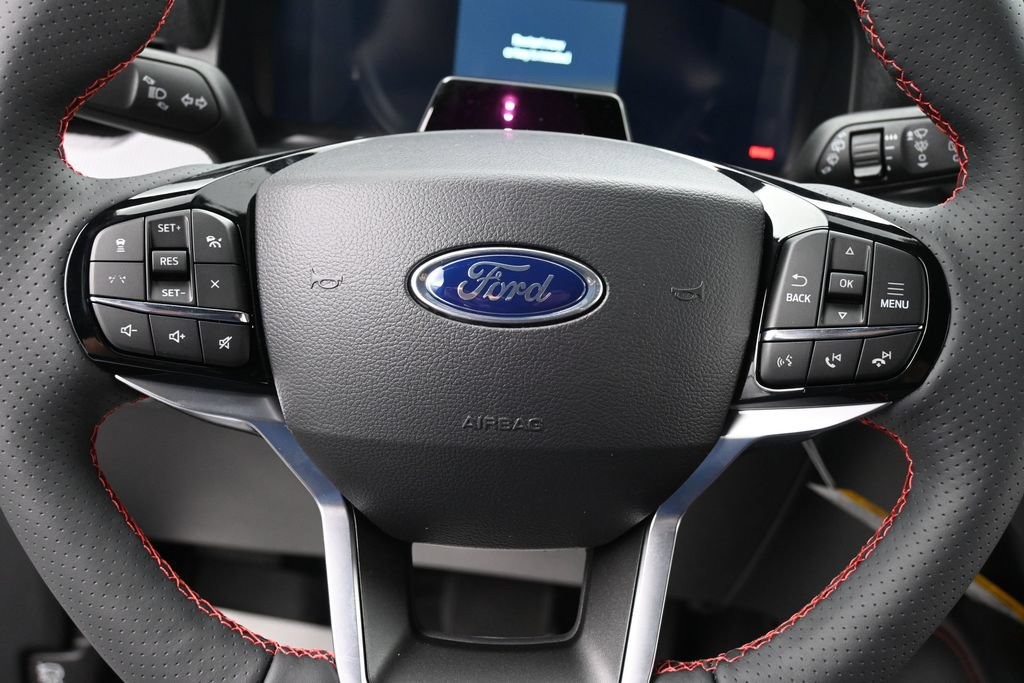 Ford Explorer Vehicle Full-screen Gallery Image 13