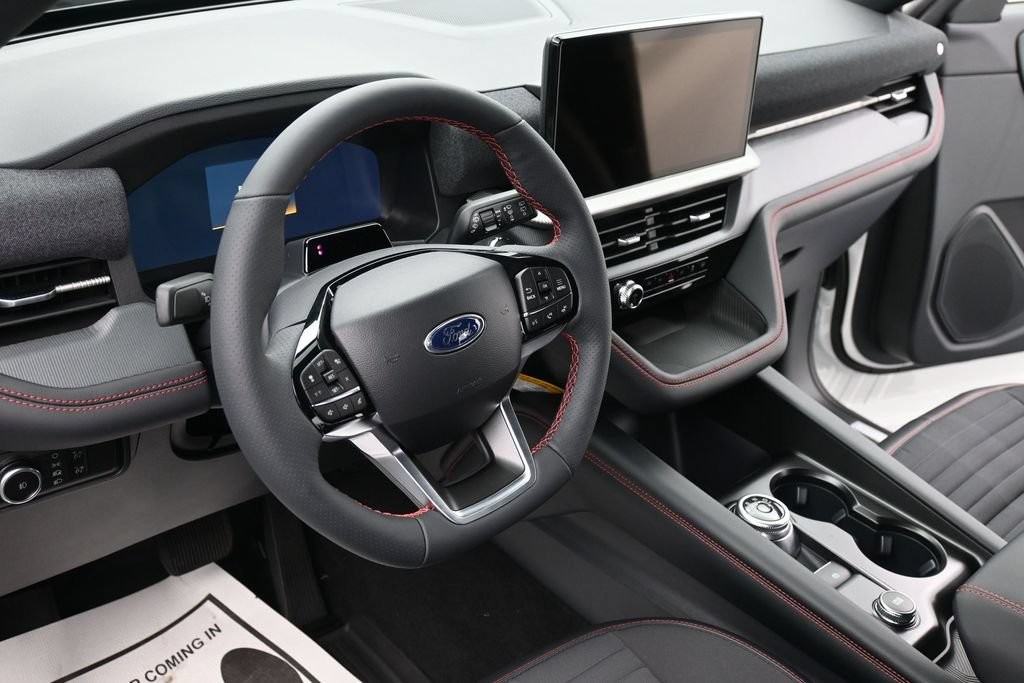 Ford Explorer Vehicle Full-screen Gallery Image 14