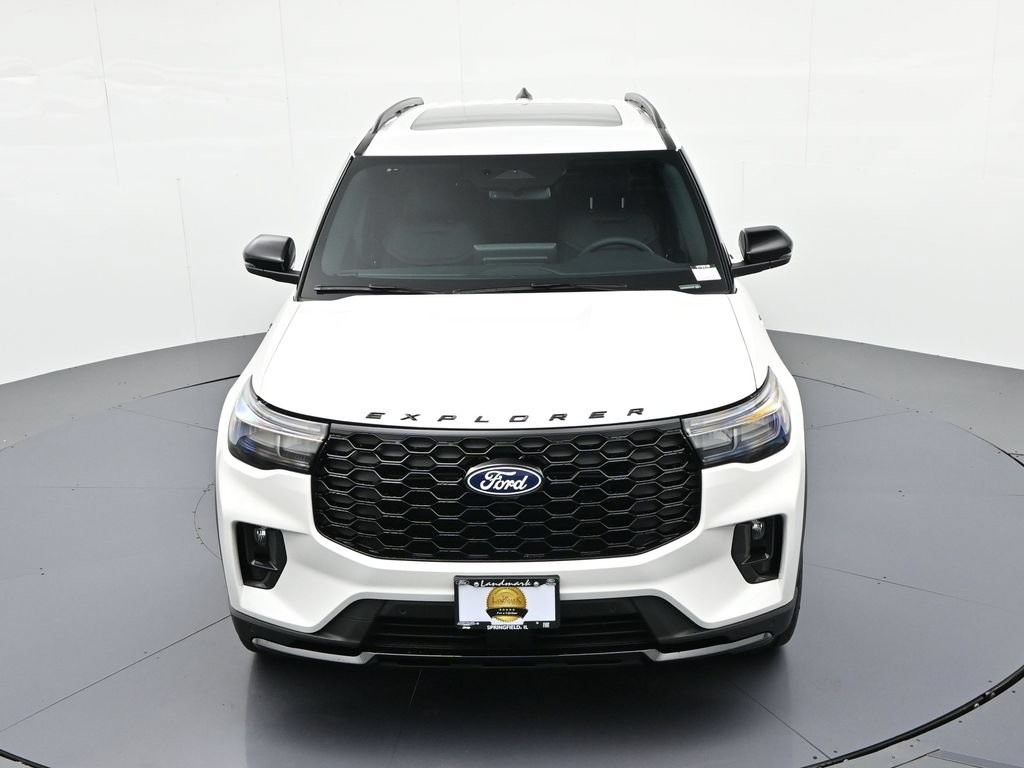 Ford Explorer Vehicle Full-screen Gallery Image 16