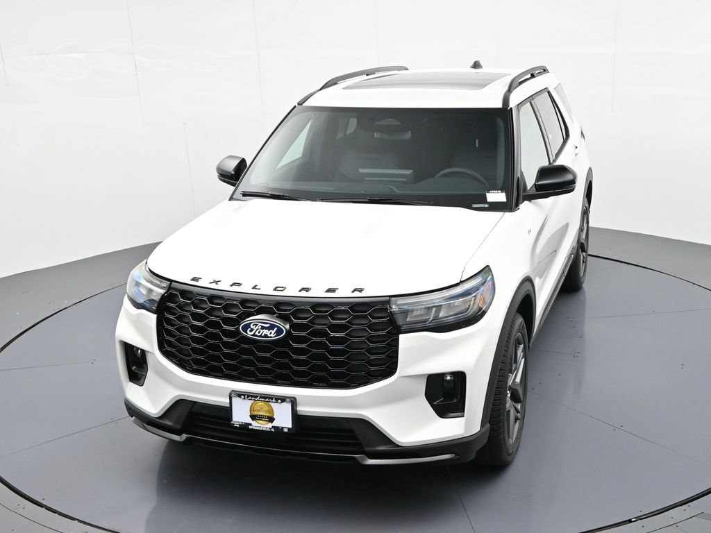Ford Explorer Vehicle Full-screen Gallery Image 17