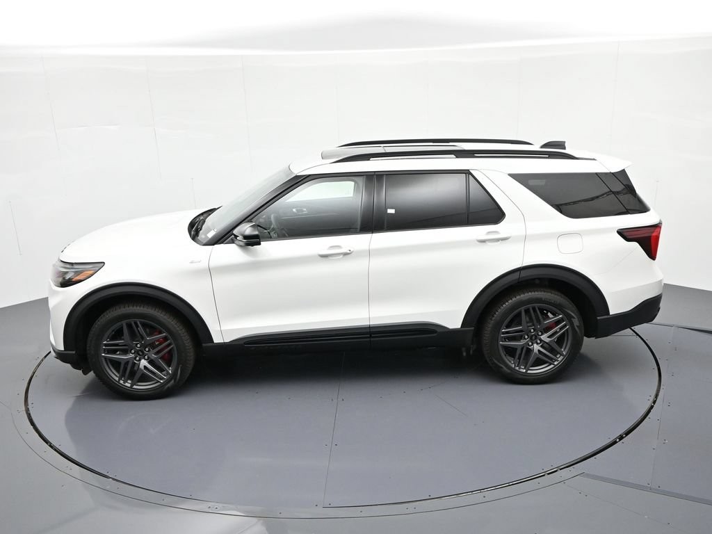 Ford Explorer Vehicle Full-screen Gallery Image 18