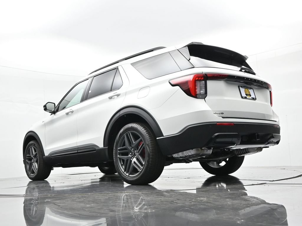 Ford Explorer Vehicle Full-screen Gallery Image 19