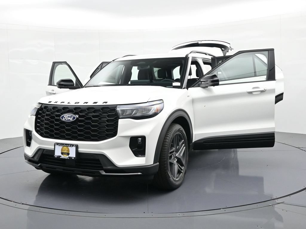 Ford Explorer Vehicle Full-screen Gallery Image 25