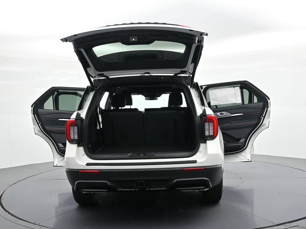 Ford Explorer Vehicle Full-screen Gallery Image 26