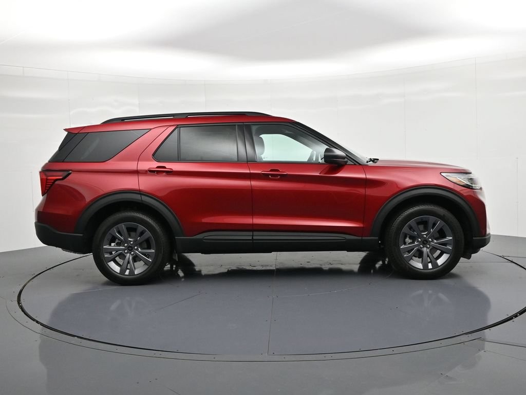 Ford Explorer Vehicle Full-screen Gallery Image 5
