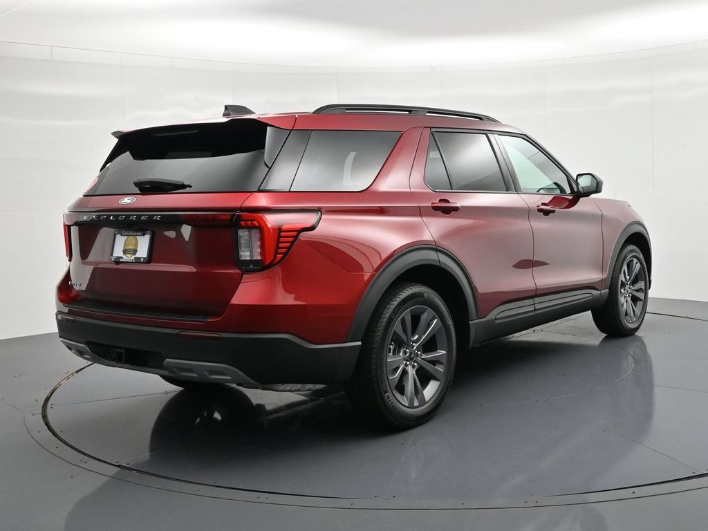 Ford Explorer Vehicle Full-screen Gallery Image 6