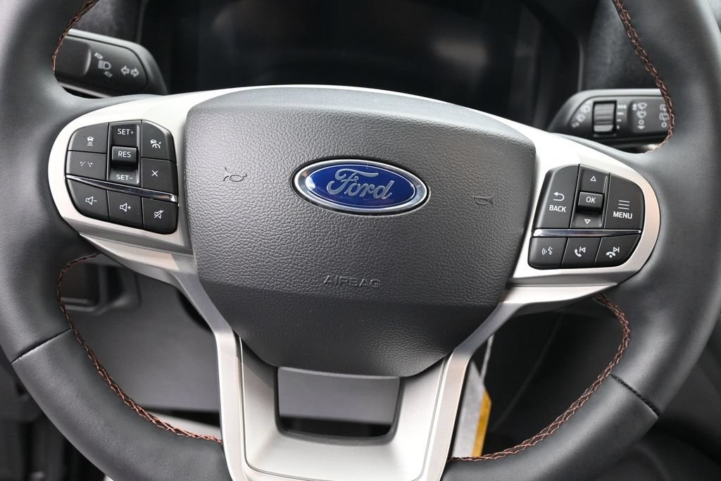 Ford Explorer Vehicle Full-screen Gallery Image 13