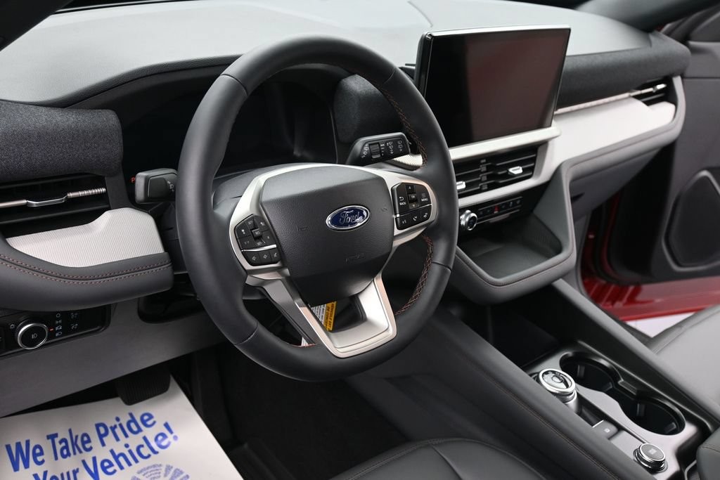 Ford Explorer Vehicle Full-screen Gallery Image 14