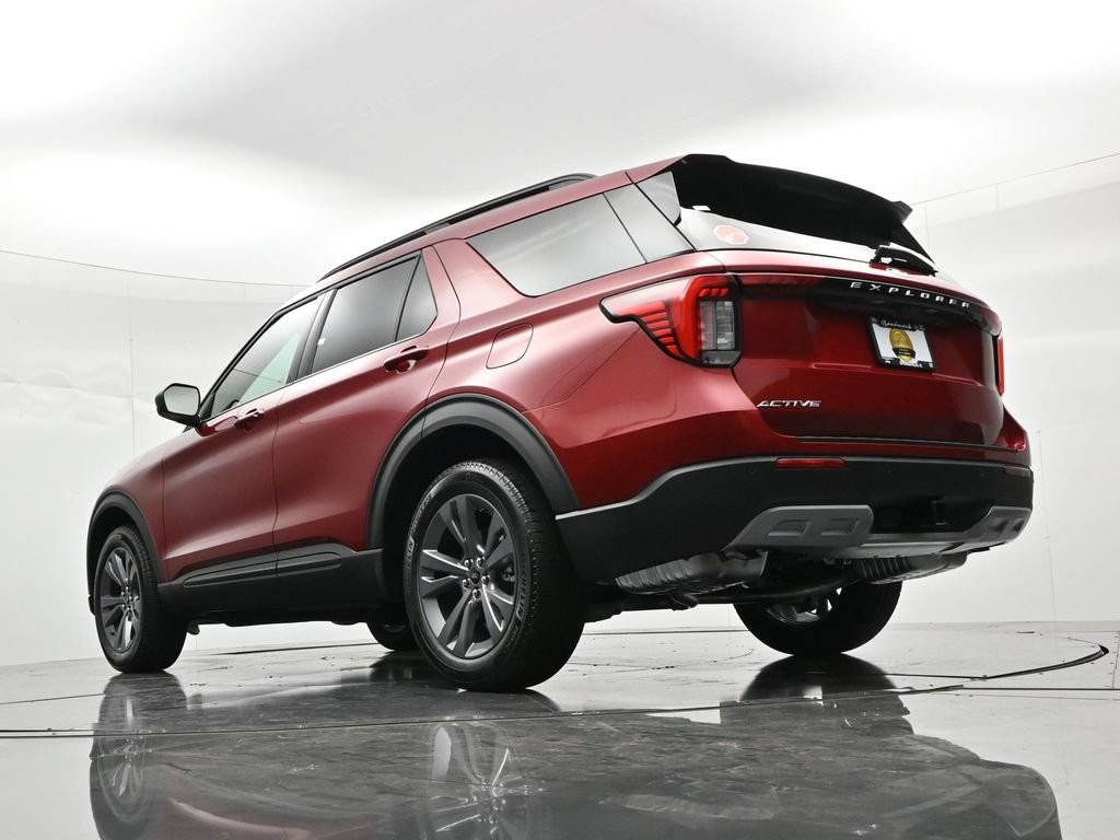 Ford Explorer Vehicle Full-screen Gallery Image 19