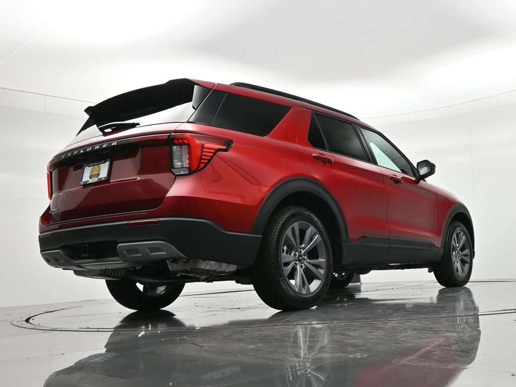 Ford Explorer Vehicle Full-screen Gallery Image 21