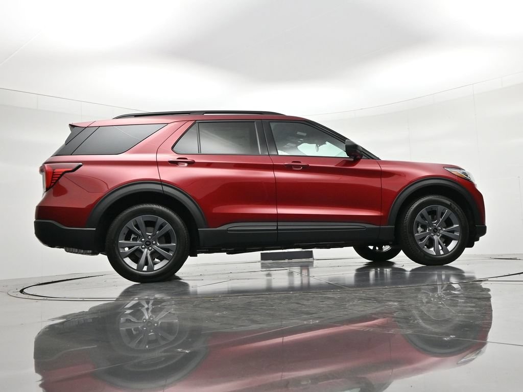 Ford Explorer Vehicle Full-screen Gallery Image 22