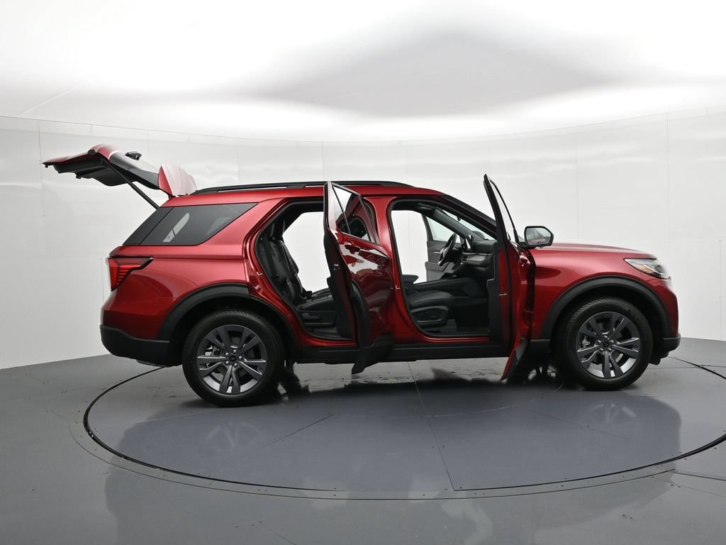 Ford Explorer Vehicle Full-screen Gallery Image 23