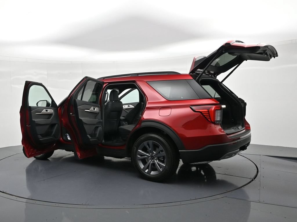 Ford Explorer Vehicle Full-screen Gallery Image 24