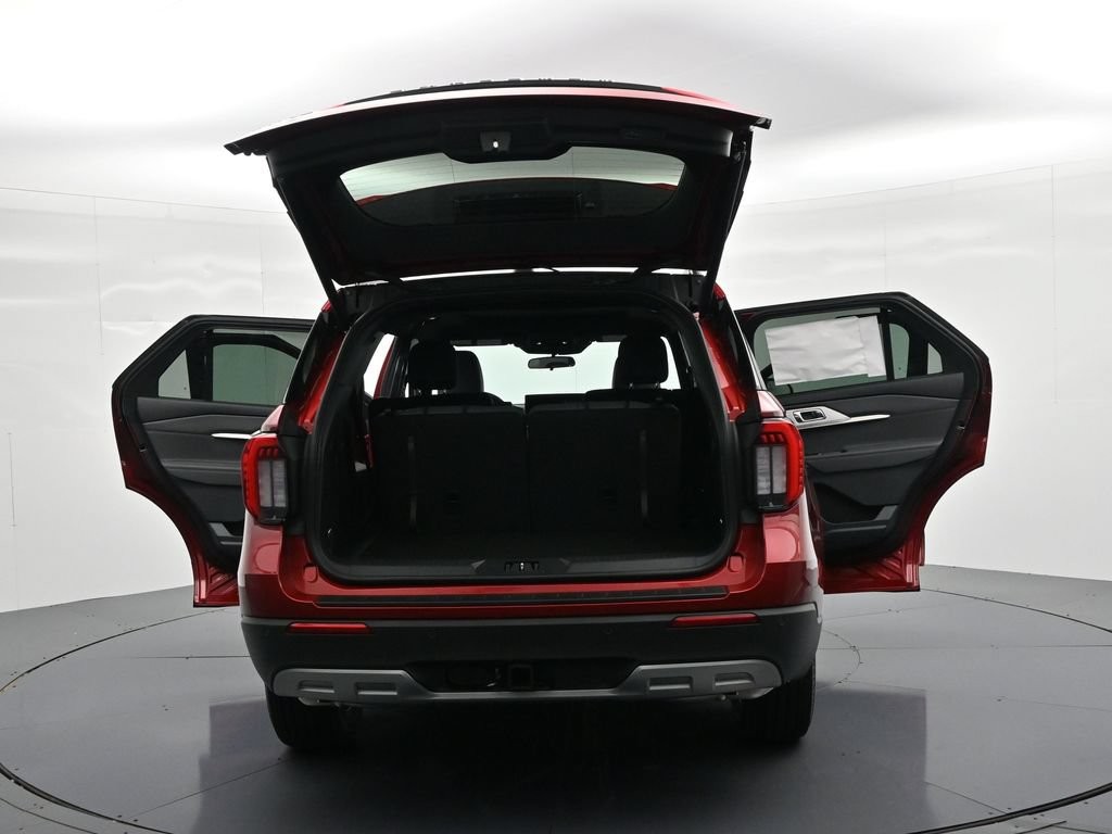 Ford Explorer Vehicle Full-screen Gallery Image 26