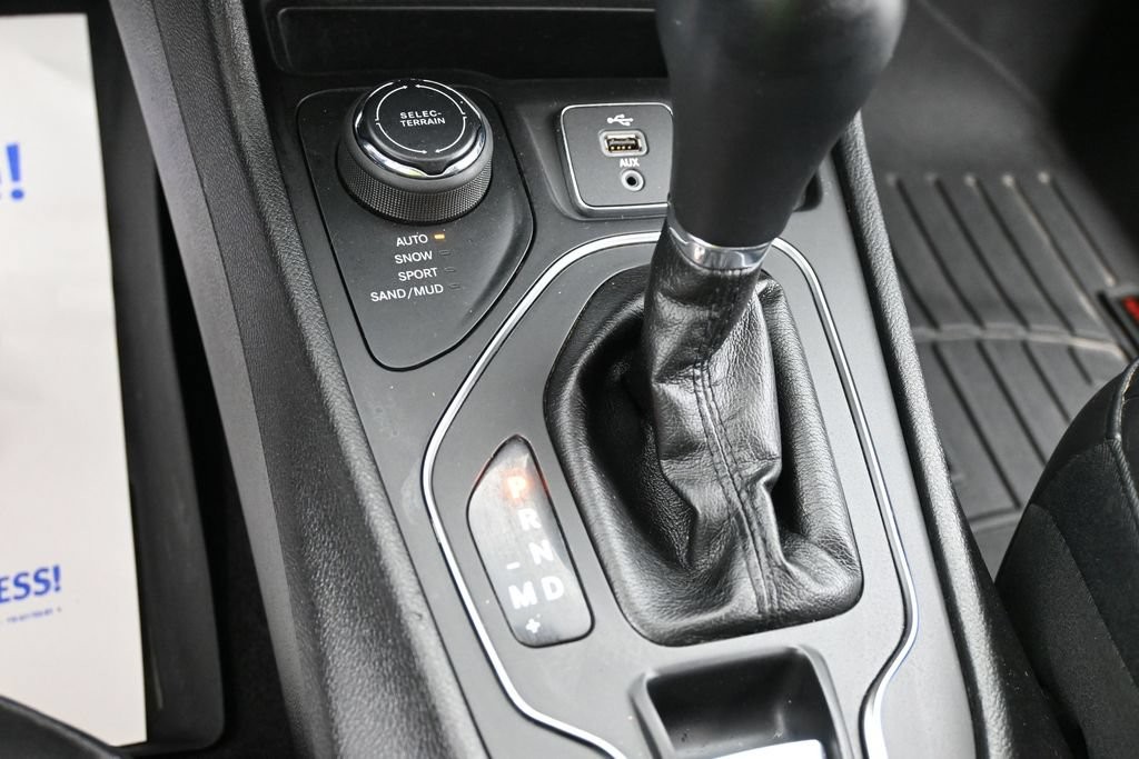 Jeep Cherokee Vehicle Full-screen Gallery Image 12