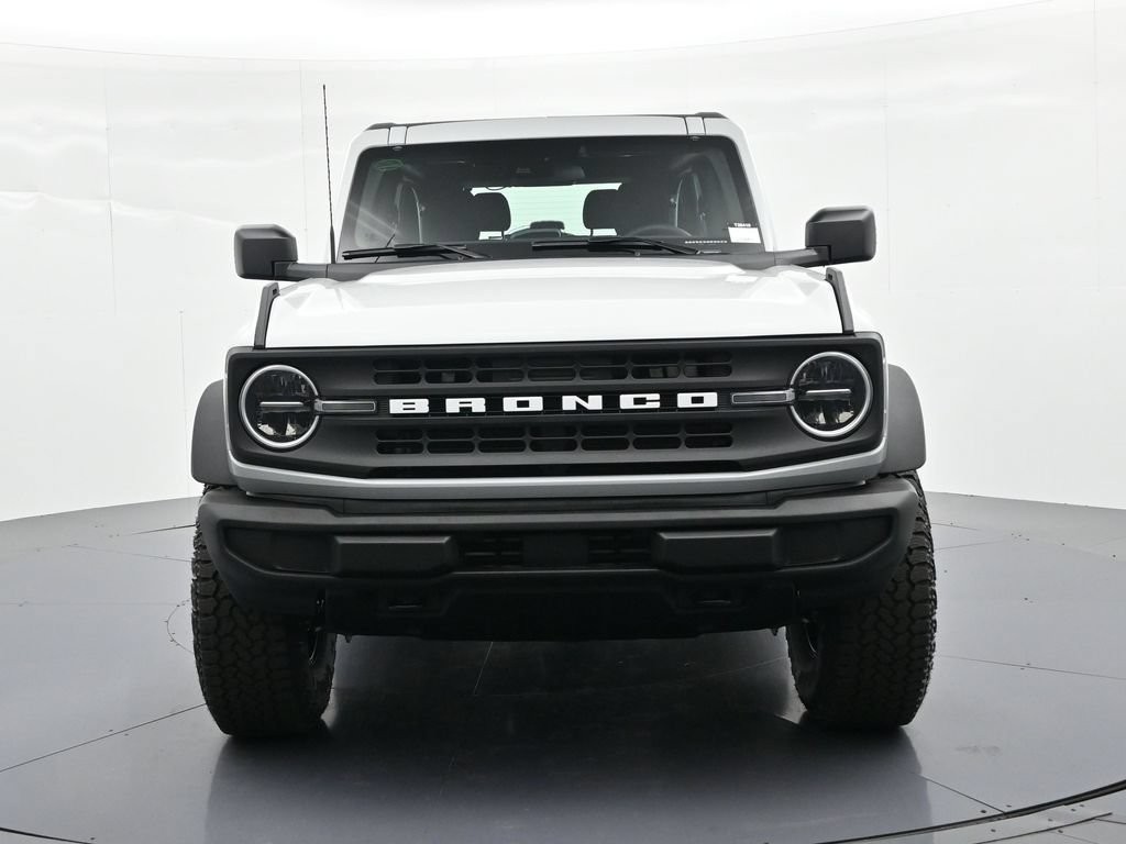 Ford Bronco Vehicle Full-screen Gallery Image 3