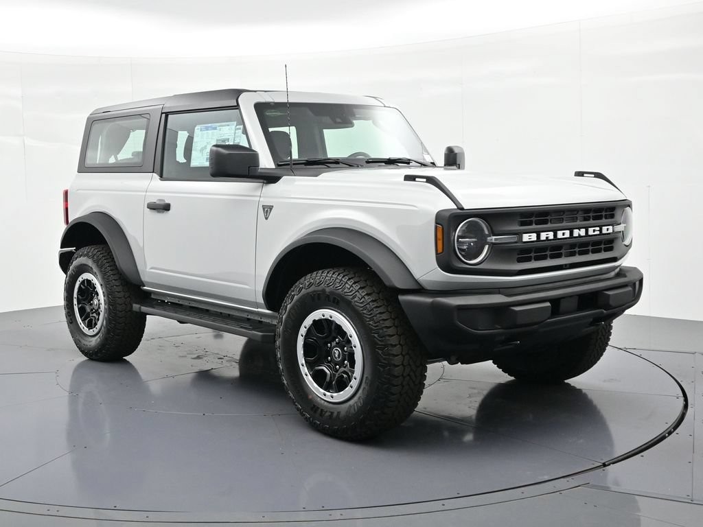 Ford Bronco Vehicle Full-screen Gallery Image 4