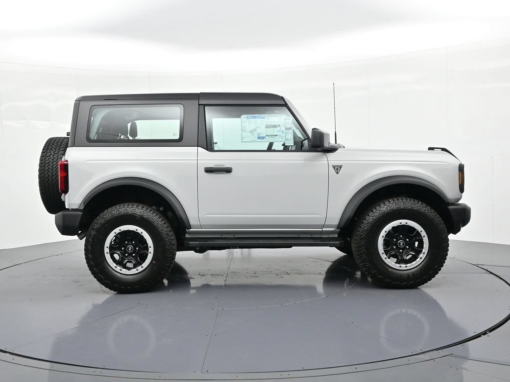 Ford Bronco Vehicle Full-screen Gallery Image 5