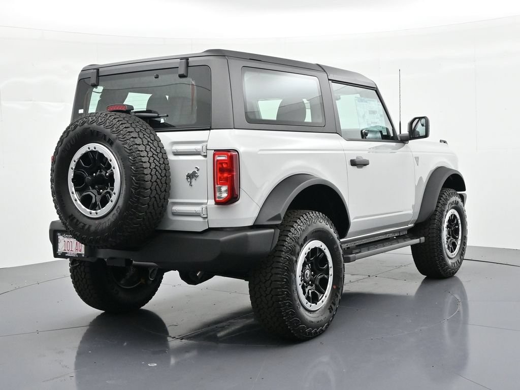 Ford Bronco Vehicle Full-screen Gallery Image 6