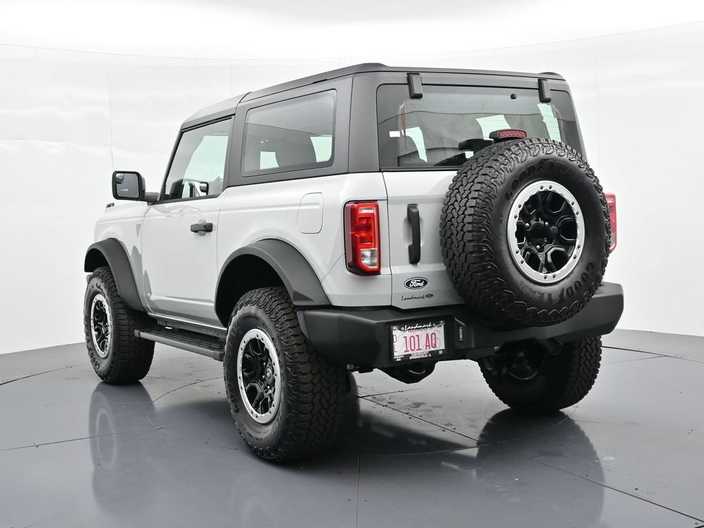 Ford Bronco Vehicle Full-screen Gallery Image 8