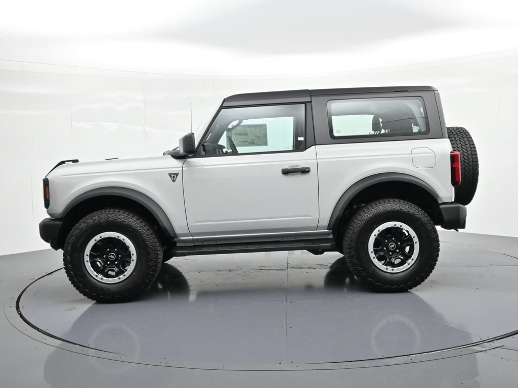 Ford Bronco Vehicle Full-screen Gallery Image 9