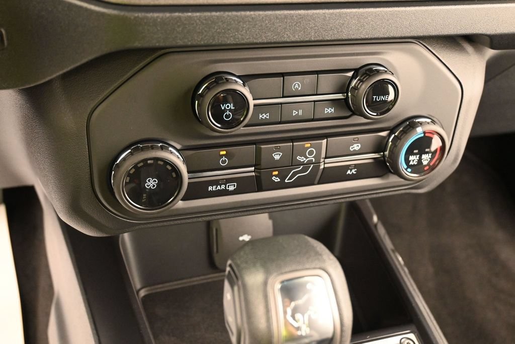 Ford Bronco Vehicle Full-screen Gallery Image 11