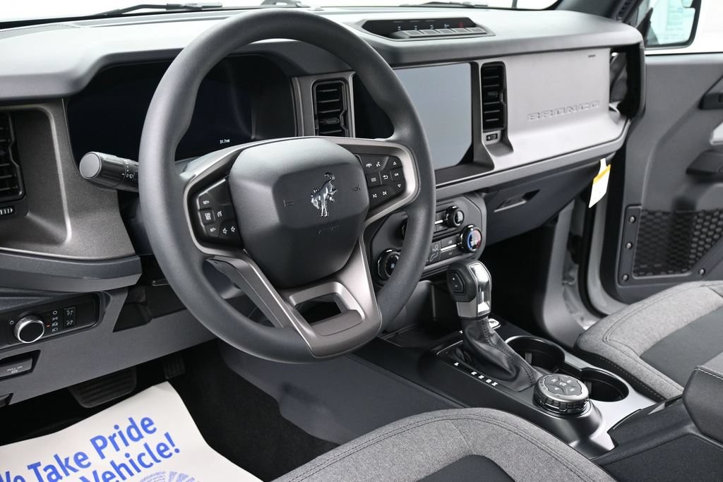 Ford Bronco Vehicle Full-screen Gallery Image 14