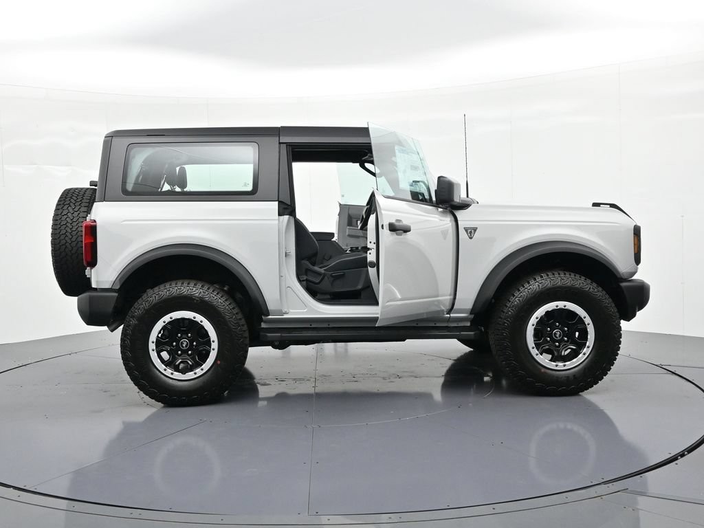 Ford Bronco Vehicle Full-screen Gallery Image 23