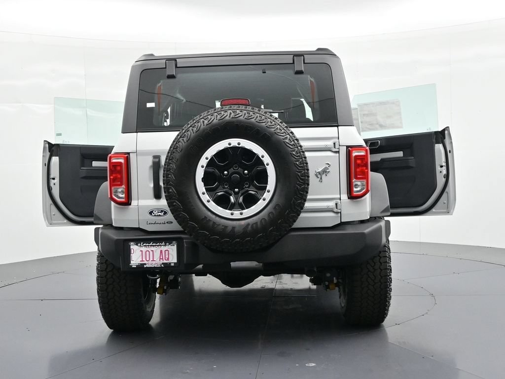 Ford Bronco Vehicle Full-screen Gallery Image 26