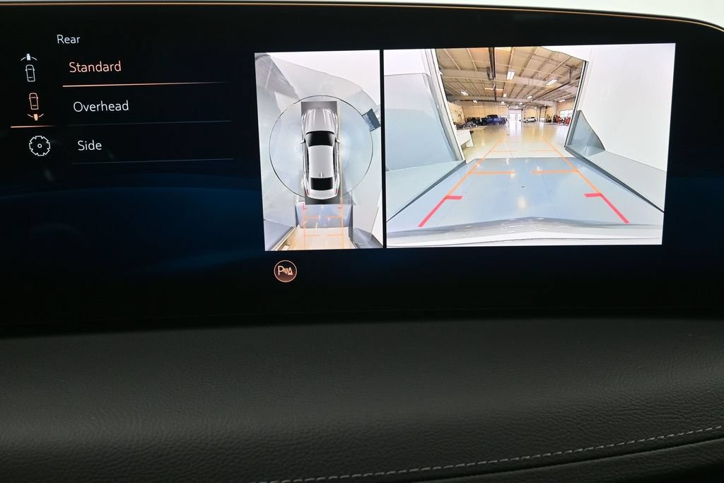 Cadillac CT5 Vehicle Full-screen Gallery Image 11