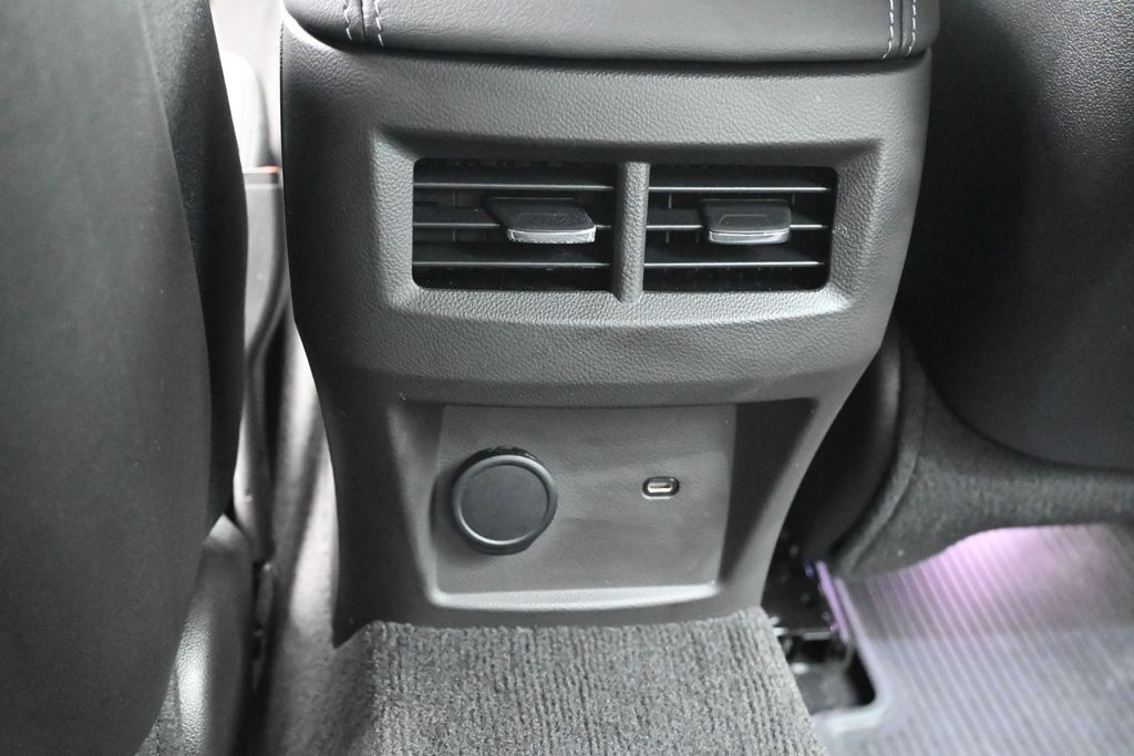 Cadillac CT5 Vehicle Full-screen Gallery Image 28