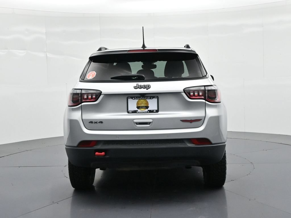 Jeep Compass Vehicle Full-screen Gallery Image 6